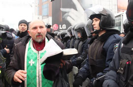 У Полтавській області на священика УПЦ КП здійснили напад «тітушки»