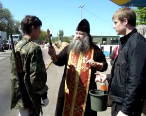 Священики УПЦ піднімають бойовий дух озброєних 