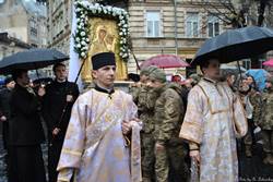 Вулицями Львова пройшла велелюдна хода-молитва Вервиці за новітніх Героїв України.(ФОТО)