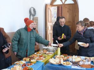 На Вінничині римо-католики організували Великодній обід для вбогих та самотніх.(ФОТО) На Вінничині римо-католики організували Великодній обід для вбогих та самотніх.(ФОТО)