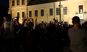 Папа: вечір з молоддю