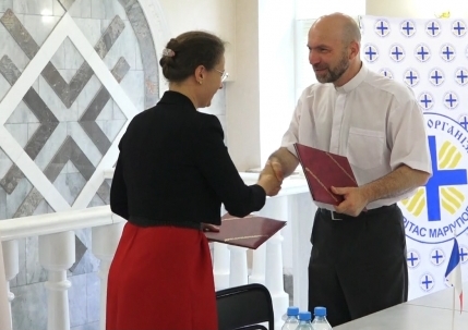 Посол Франції відвідала «Карітас-Маріуполь»