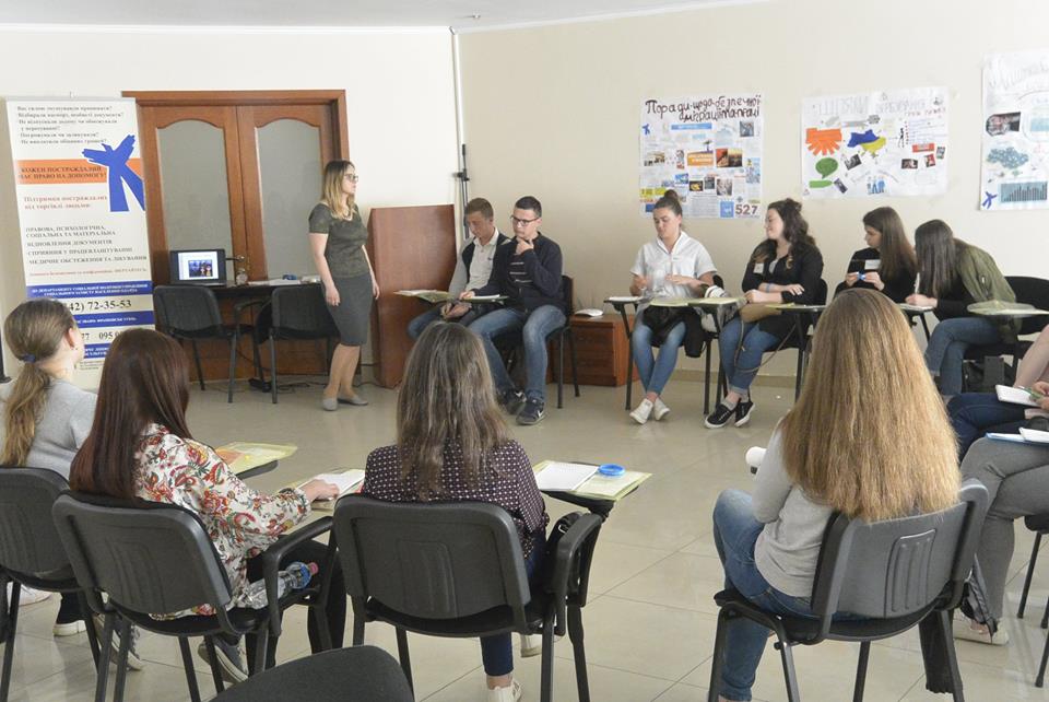 Франківський Карітас організував для молоді тренінг «Підвищення обізнаності учнівської молоді з проблем торгівлі людьми»