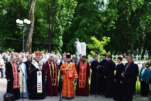 В Івано-Франківську урочисто відзначили День Героїв.(ФОТО)