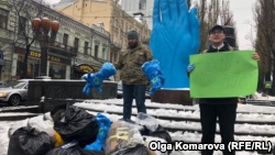 Сміття в обмін на подарунки дітям: у Києві запускають акцію «Еко Миколай»