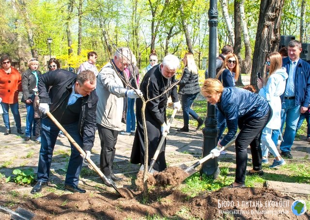 Розпочалась четверта хвиля Всеукраїнської екологічної акції «Посади дерево миру»