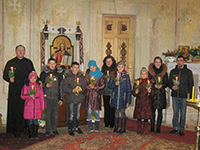 В Підгірцях діти прикрашали стрітенські свічки в екостилі