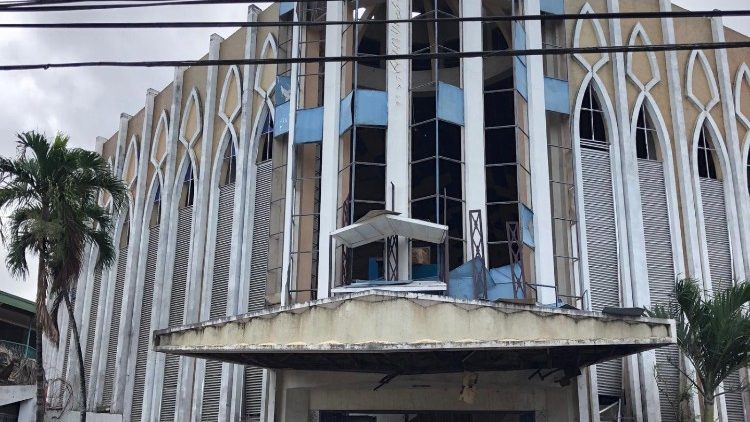 Папа засудив акт насильства і помолився мир на Філіппінах