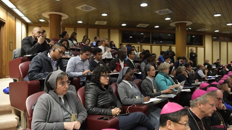 Синод: представлено чернетку Листа до молоді всього світу
