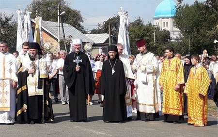 До храму села Устя-Зелене Бучацької єпархії урочисто повернули копію чудотворної ікони та частинку Хреста Господнього	