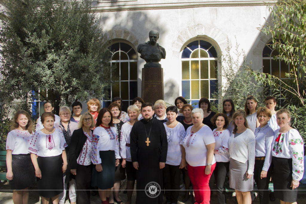 Вже дев’ять років “Матері в молитві” Парижа моляться за своїх та чужих дітей