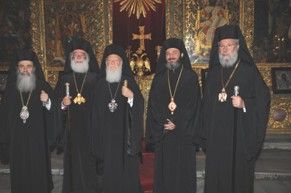 П’ять Предстоятелів східних Помісних Церков на чолі з Вселенським Патріархом Варфоломієм на Соборі