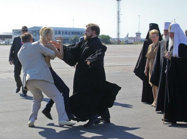 Kill Kirill. На Російського Патріарха Кирила накинулася активістка FEMEN