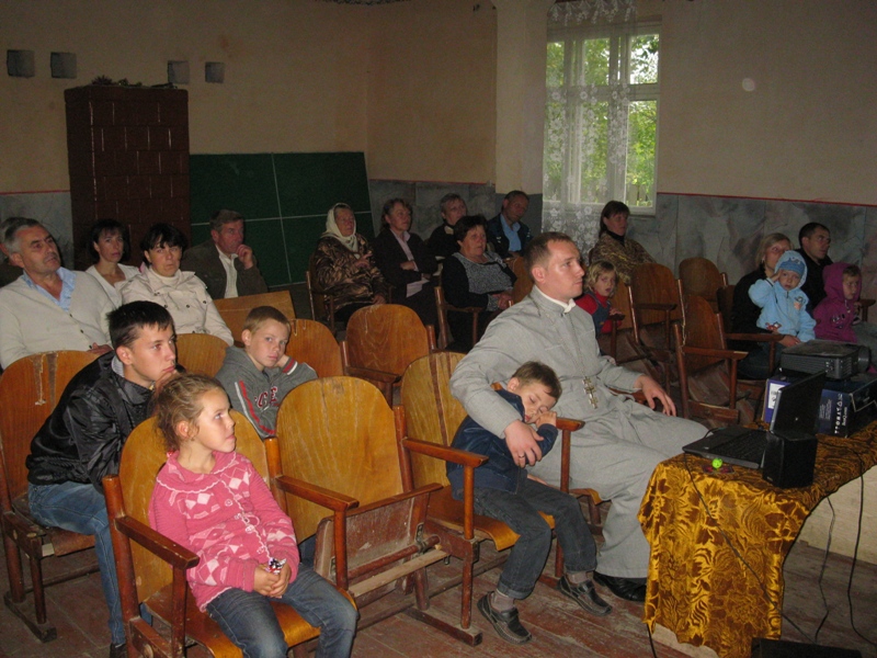 Перегляд кінофільму «Дім» в рамках святкування Дня Бога Творця в парафії