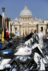 Папа благословив байкерів та їхні мотоцикли
