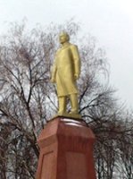 На території храму УПЦ КП комуністи відновили пам'ятник Леніну