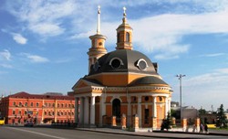 Храм на Поштовій площі у Києві міська рада передала у власність УПЦ КП