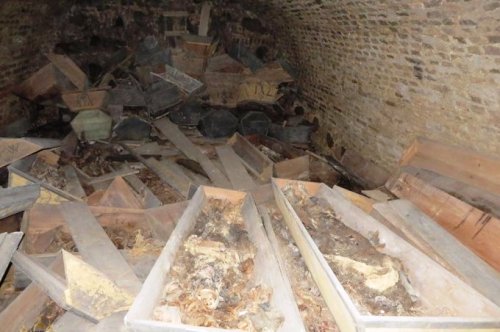 У Вільнюському храмі УГКЦ розпочали дослідження поховань, які знайшли у підземеллях У Вільнюському храмі УГКЦ розпочали дослідження поховань, які знайшли у підземеллях