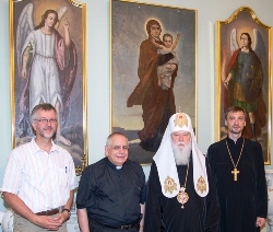 Представник Ватикану і Патріарх Філарет обговорили роль Церкви у профілактиці та лікуванні ВІЛ-СНІДу