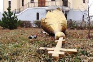 Донецьк: Снарядом знесло купол церкви Петра і Павла