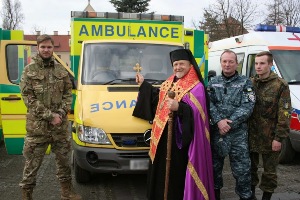 Головний капелан УГКЦ поблагословив автомобілі для воїнів АТО