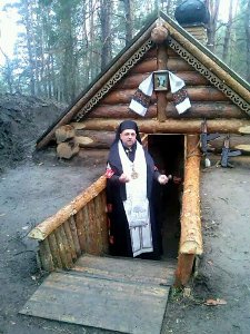 З таких умов, наче із землі, воскресає Україна - єпископ УГКЦ освятив каплицю збудовану бліндажем.(ФОТО)