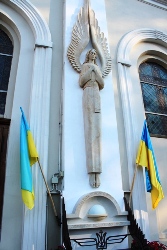 глава УГКЦ у Дрогобичі освятив пам’ятник Героям Небесної сотні та Захисникам незалежності України