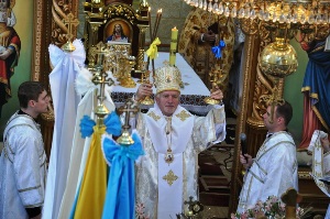 Митрополит Володимир освятив новозбудований храм Пресвятої Тройці УГКЦ на Франківщині