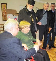 Карітас розповсюджує гуманітарну допомогу з Канади - інвалідні візки.(ФОТО)