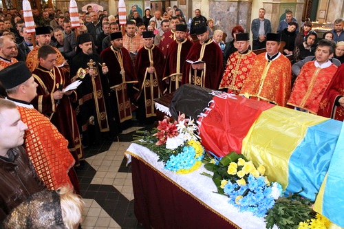 Єпископ УГКЦ Теодор здійснив Чин похорону 28-річного бійця ДУК.(ФОТО,ВІДЕО)