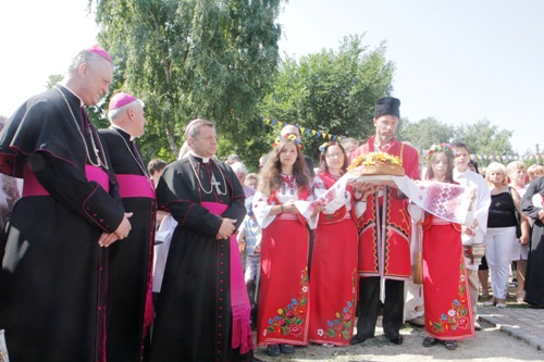 Пам'ятник Івану Павлу ІІ відкрили у Бердичиві.(ФОТО)