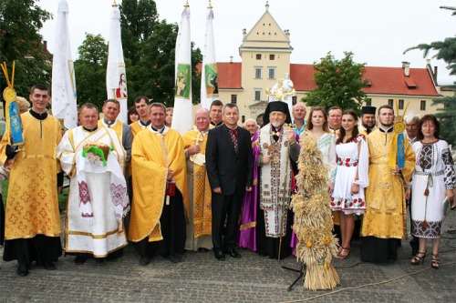 На Львівщині поблагословили Перший Сніп.(ФОТО) На Львівщині поблагословили Перший Сніп.(ФОТО)