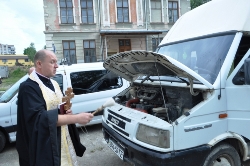 Власний автомобіль для потреб в зоні АТО подарував греко-католик з Дрогобича.(ФОТО)