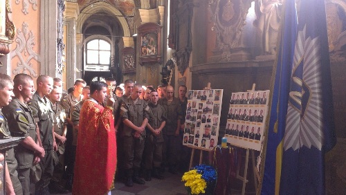 Львів: у Гарнізонному храмі молились заупокійну Святу Літургію за бійців Нацгвардії.(ФОТО) Львів: у Гарнізонному храмі молились заупокійну Святу Літургію за бійців Нацгвардії.(ФОТО)