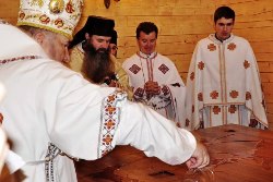 Закарпаття: новий храм УГКЦ, який постав на місці згорілої святині освятили в Дорі