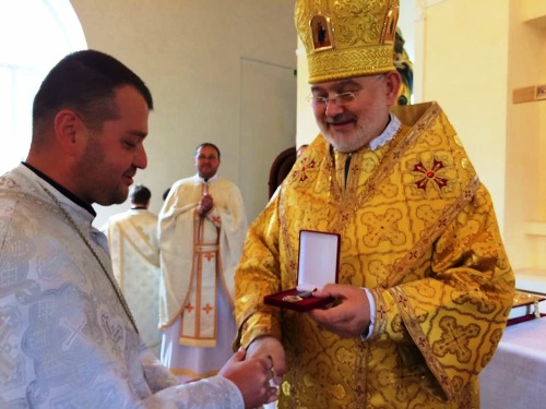 військово-медичного капелана нагороджено відзнакою «За служіння Богу і Україні» військово-медичного капелана нагороджено відзнакою «За служіння Богу і Україні»