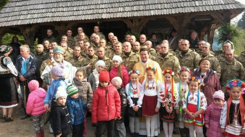 Військовослужбовці помолилися до Богородиці в старовинній козацькій церкві.(ФОТО)