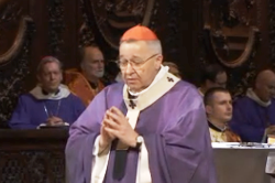 У траурній відправі за жертвами терактів у Парижі