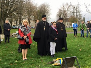 Франція: у Санлісі пом'янули річницю Революції Гідності та жертв Голодомору в Ураїні Франція: у Санлісі пом'янули річницю Революції Гідності та жертв Голодомору в Ураїні