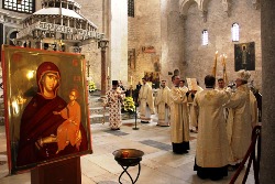 Cпільне паломництво до мощів св. Миколая здійснили українські спільноти.(ФОТО)