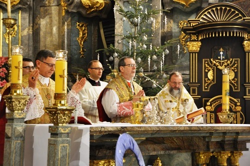 Новий нунцій в Україні очолив Пастирку в катедрі Львова.(ФОТО)