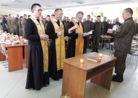 До Святвечора з нацгвардійцями долучились ченці василяни.(ФОТО)