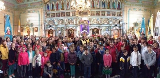 В Івано-Франківську відбувся другий етап благодійної акції «Перший портфелик - 2016»
