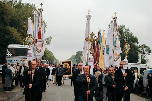 Ікона Богородчанської Божої МІкона Богородчанської Божої Матері знову «завітала» до Україниатері знову «завітала» до України