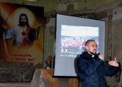 Капелан Андрій Зелінський презентував у Чернівцях дві книги про духовність на війні (ВІДЕО)