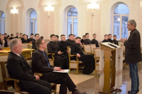 У Франківську резентувал книгу Папської ради Справедливість і Мир «Енергія, справедливість і мир»