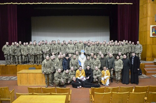 На Львівщині: капелани передали солдатам подарунки від св. Миколая.(ФОТО) На Львівщині: капелани передали солдатам подарунки від св. Миколая.(ФОТО)
