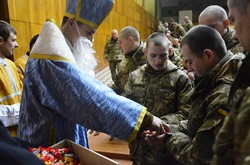На Львівщині: капелани передали солдатам подарунки від св. Миколая.(ФОТО)