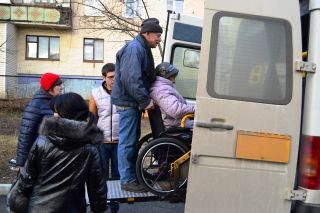 Соціальне таксі», спільна ініціатива благодійного фонду Карітас Хмельницький.(ФОТО)