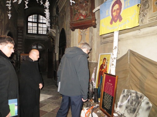 Львів: До Гарнізонного храму свв. апп. Петра і Павла, УГКЦ, завітав посол США.(ФОТО) Львів: До Гарнізонного храму свв. апп. Петра і Павла, УГКЦ, завітав посол США.(ФОТО)